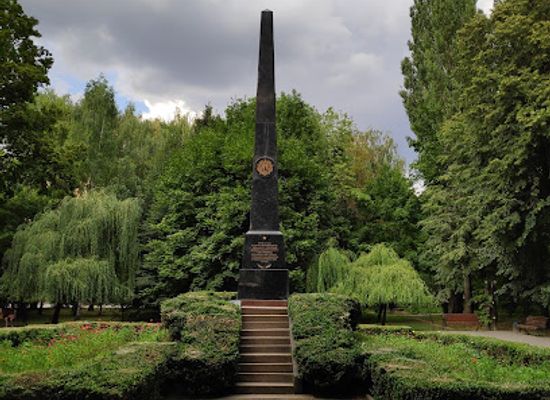ukraine/vinnytsia-region/landmark/pam-yatnyk-studentam-likaryam-vypusknykam-vykladacham-ta-spivrobitnykam