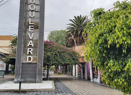 bolivia/cochabamba/la-recoleta/landmark/boulevard-de-la-recoleta
