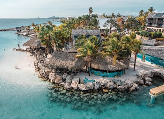 curacao/mambo-beach/landmark/hemingway