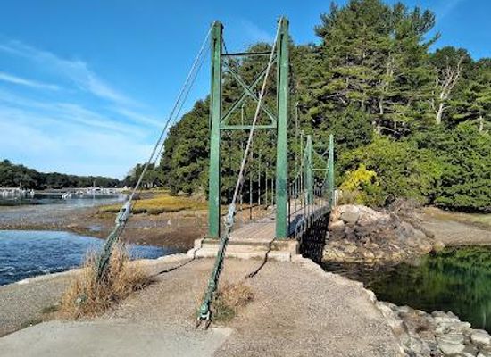 maine/saco/landmark/wiggly-bridge
