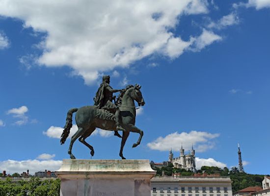 france/rhone-alpes/landmark/place-bellecour
