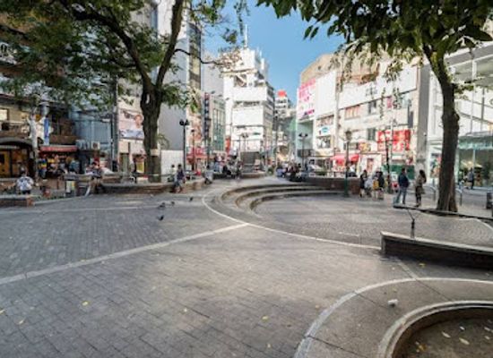 japan/osaka/shinsaibashi/landmark/triangle-park-sankaku-park