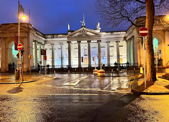ireland/dublin/temple-bar/landmark/parliament-house