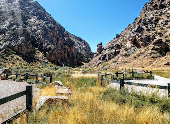 utah/wasatch-range/landmark/parowan-gap-petroglyphs