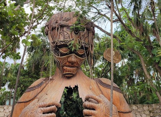mexico/tulum/landmark/tulum-wooden-sculpture-daniel-popper