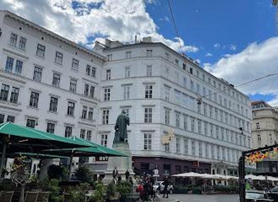 austria/vienna-woods/landmark/johannes-gutenberg-monument
