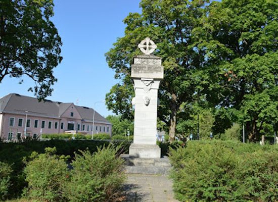 estonia/rapla/landmark/vabadussoja-malestussammas