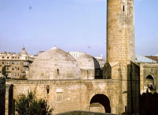 azerbaijan/baku/landmark/seyid-yhya-bakuvi-turbsi
