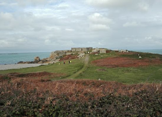 guernsey/perelle-bay/landmark/la-varde-dolmen
