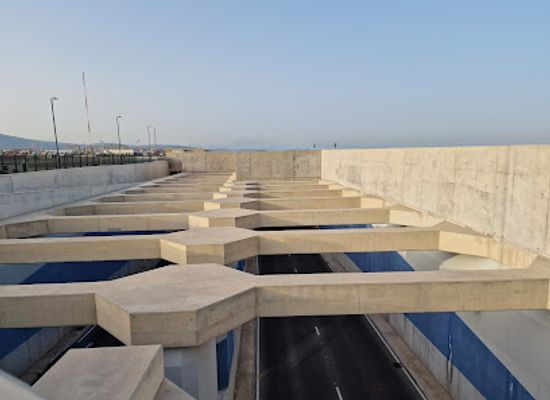 gibraltar/eastern-beach/landmark/aparcamiento
