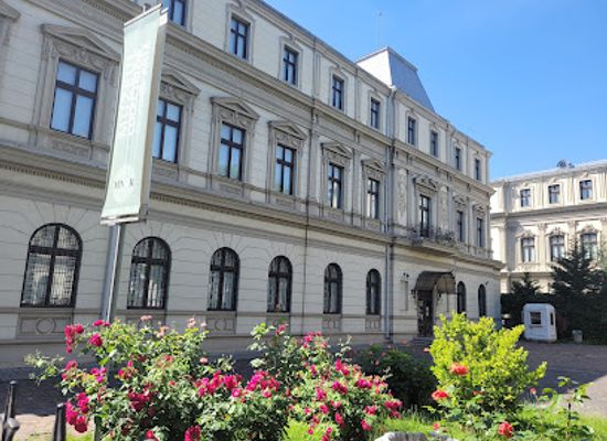 romania/bucharest/victoriei/landmark/museum-of-art-collections