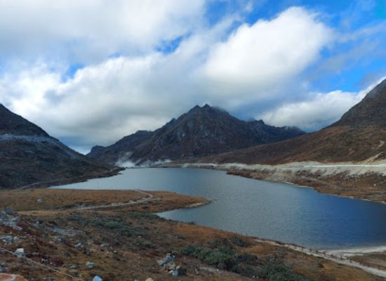 india/tawang/landmark/sela-lake