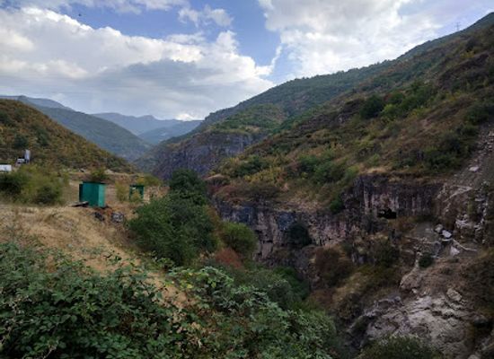 armenia/arevik-national-park/landmark/devil-s-bridge