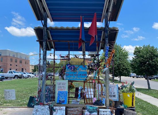 kansas/lawrence/landmark/the-wishing-bench