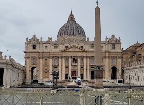 vatican-city/st-peter-s-basilica/landmark/porta-san-pellegrino