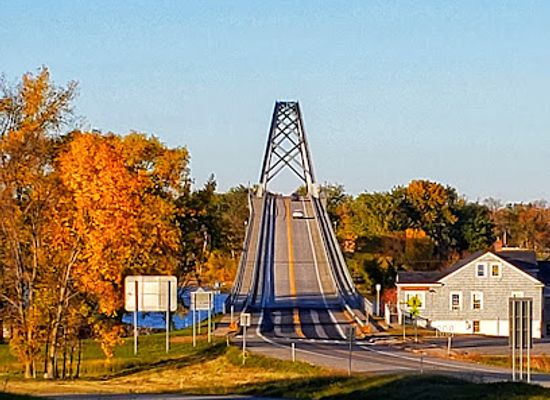 vermont/green-mountains/landmark/lake-champlain-bridge