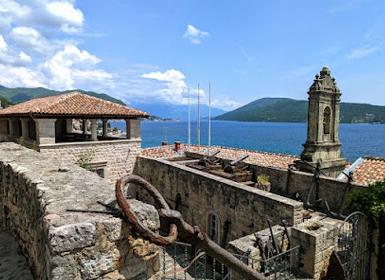 montenegro/bjelasica/landmark/old-town