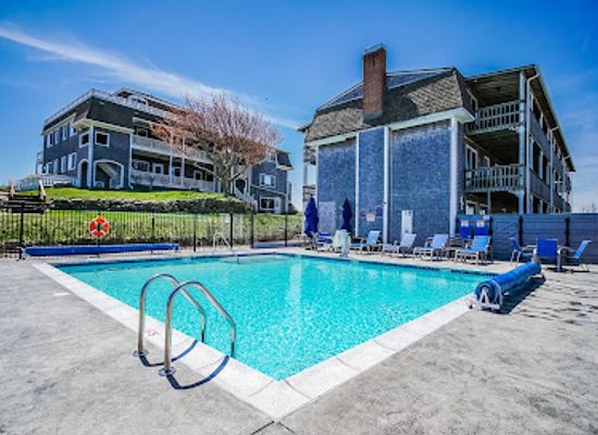 rhode-island/block-island/landmark/neptune-house