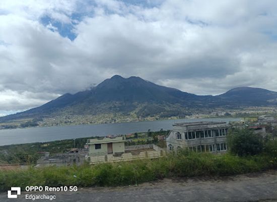 ecuador/imbabura-region/landmark/plaza-de-ponchos