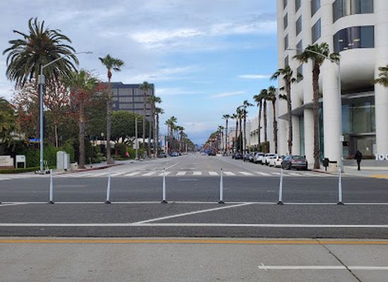 california/santa-monica/downtown-santa-monica/landmark/santa-monica-statue