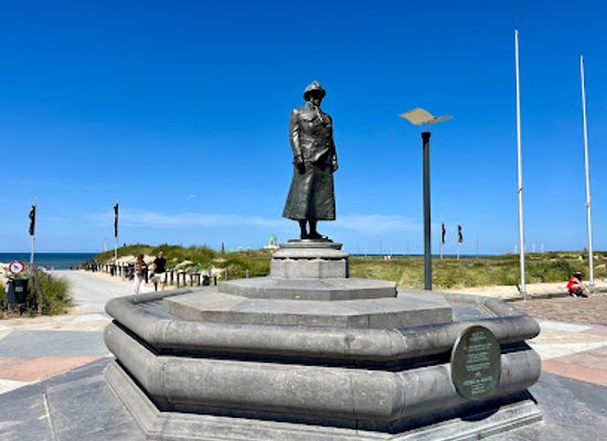 netherlands/bollenstreek/landmark/standbeeld-koningin-wilhelmina