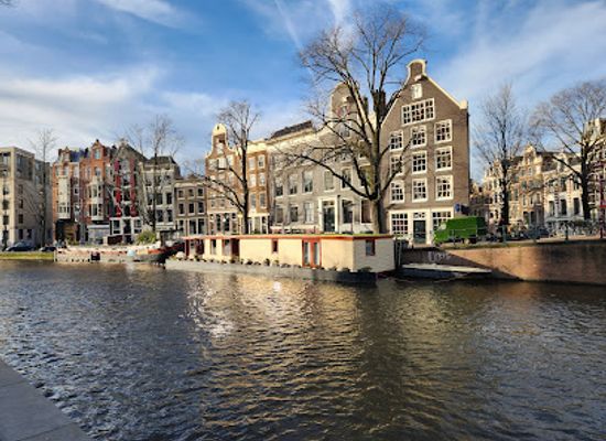 netherlands/amsterdam/jordaan/landmark/the-bench