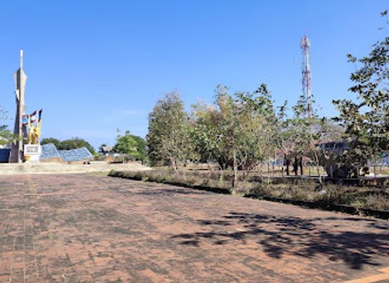 vietnam/northwest/landmark/lao-vietnamese-war-monument