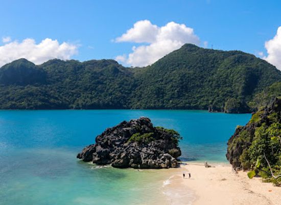 philippines/calaguas-island/landmark/matukad-island-caramoan
