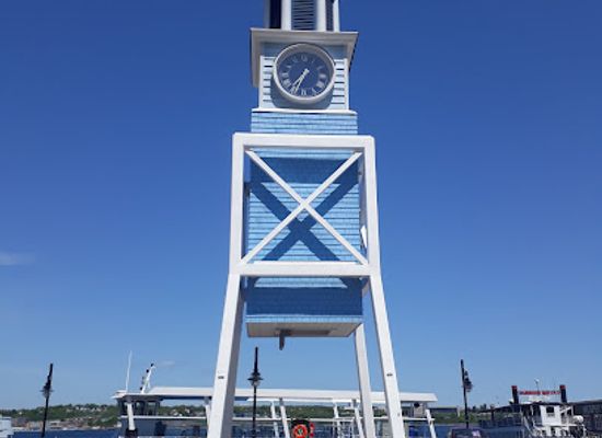 canada/halifax/landmark/the-dockyard-clock