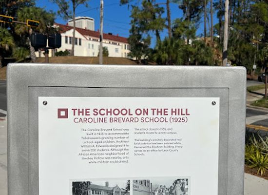 florida/tallahassee/landmark/cascades-historical-plaza