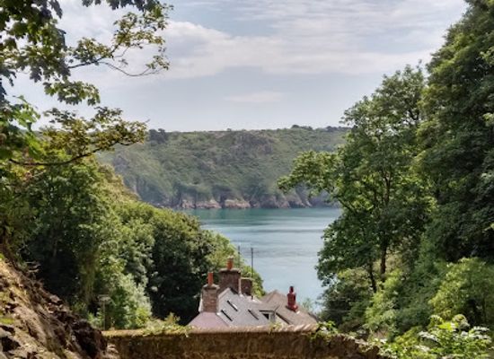 guernsey/forest/landmark/moulin-huet-bay