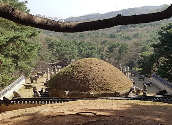 south-korea/gyeonggi-province/landmark/donggureung-east-nine-royal-tombs-guri