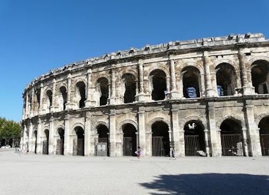 france/languedoc/landmark/pl-des-arenes