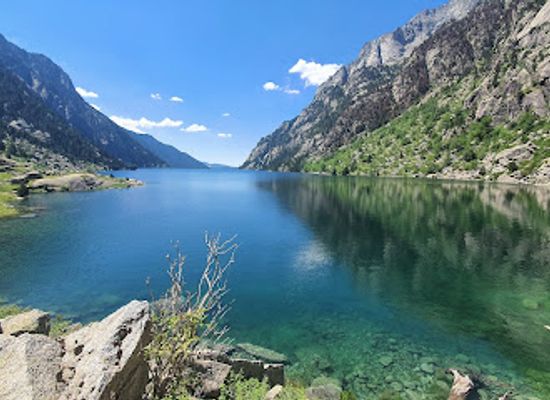 spain/pyrenees-mountains/landmark/aiguestortes-i-estany-de-sant-maurici-national-park