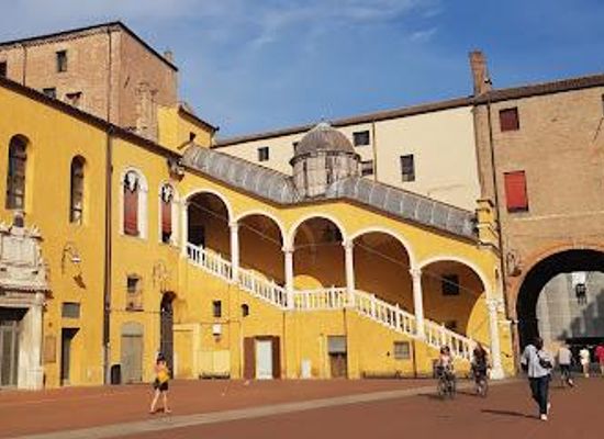 italy/emilia-romagna/landmark/piazza-del-municipio