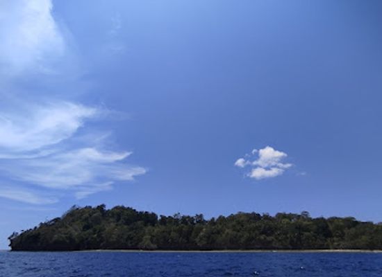indonesia/maluku-islands/landmark/pulow-aij