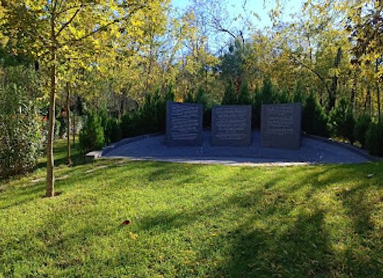 albania/tirana/grand-park/landmark/holocaust-memorial