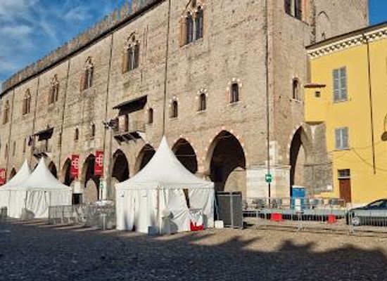 italy/emilia-romagna/landmark/piazza-sordello