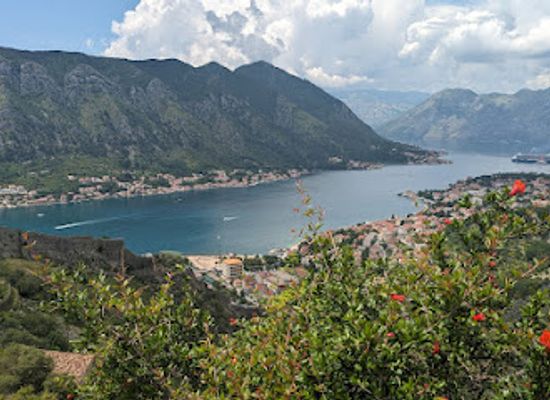 montenegro/bay-of-kotor/landmark/stone-viewpoint-over-kotor