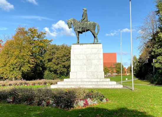 belgium/west-flanders/landmark/statue-of-king-albert-i