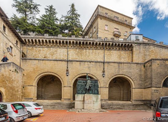 san-marino/san-marino/landmark/monument-to-girolamo-gozi