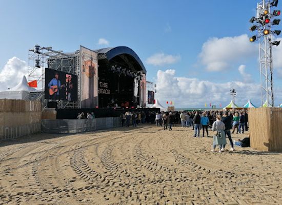 netherlands/delfland/landmark/live-on-the-beach