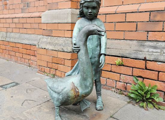united-kingdom/belfast/landmark/alec-the-goose