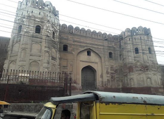 pakistan/punjab/landmark/fort-servants-quarters