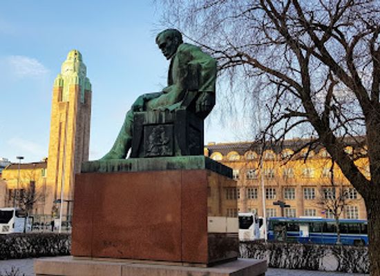 finland/espoo/landmark/aleksis-kivi-statue