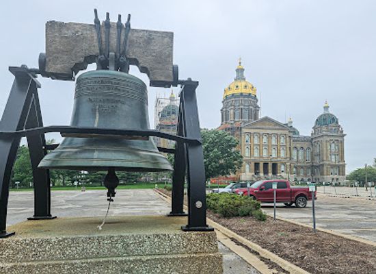 iowa/west-des-moines/landmark/liberty-bell-memorial