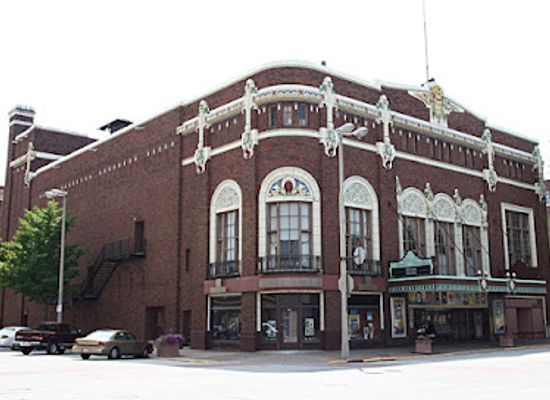 illinois/quad-cities/landmark/circa-21-dinner-playhouse