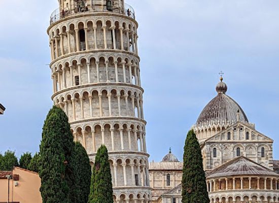 italy/pisa/landmark/piazza-del-duomo