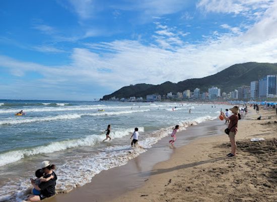 south-korea/yeongnam-region/landmark/songjeong-beach