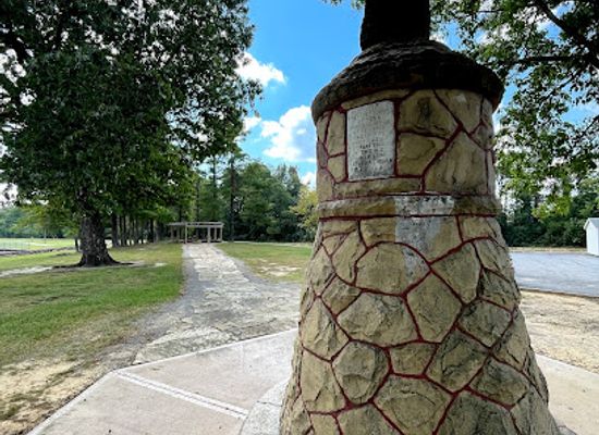 tennessee/cumberland-plateau/landmark/standing-stone-monument